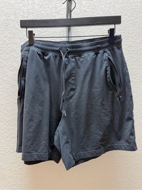 ALO Yoga Men's Conquer 7” Shorts- Anthracite - L